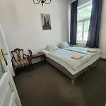 Bella Veselova Apartman *